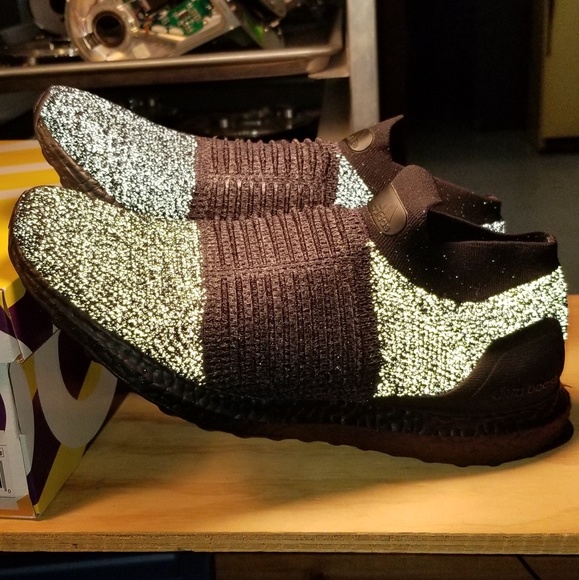 adidas ultra boost laceless mid triple black